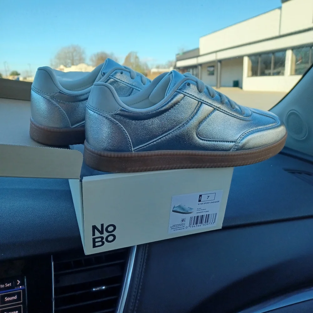 METALLIC SPORT RETRO SNEAKERS SZ 7
